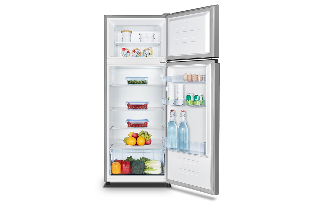 Απεικονίζεται το ψυγείο ανοιχτό.